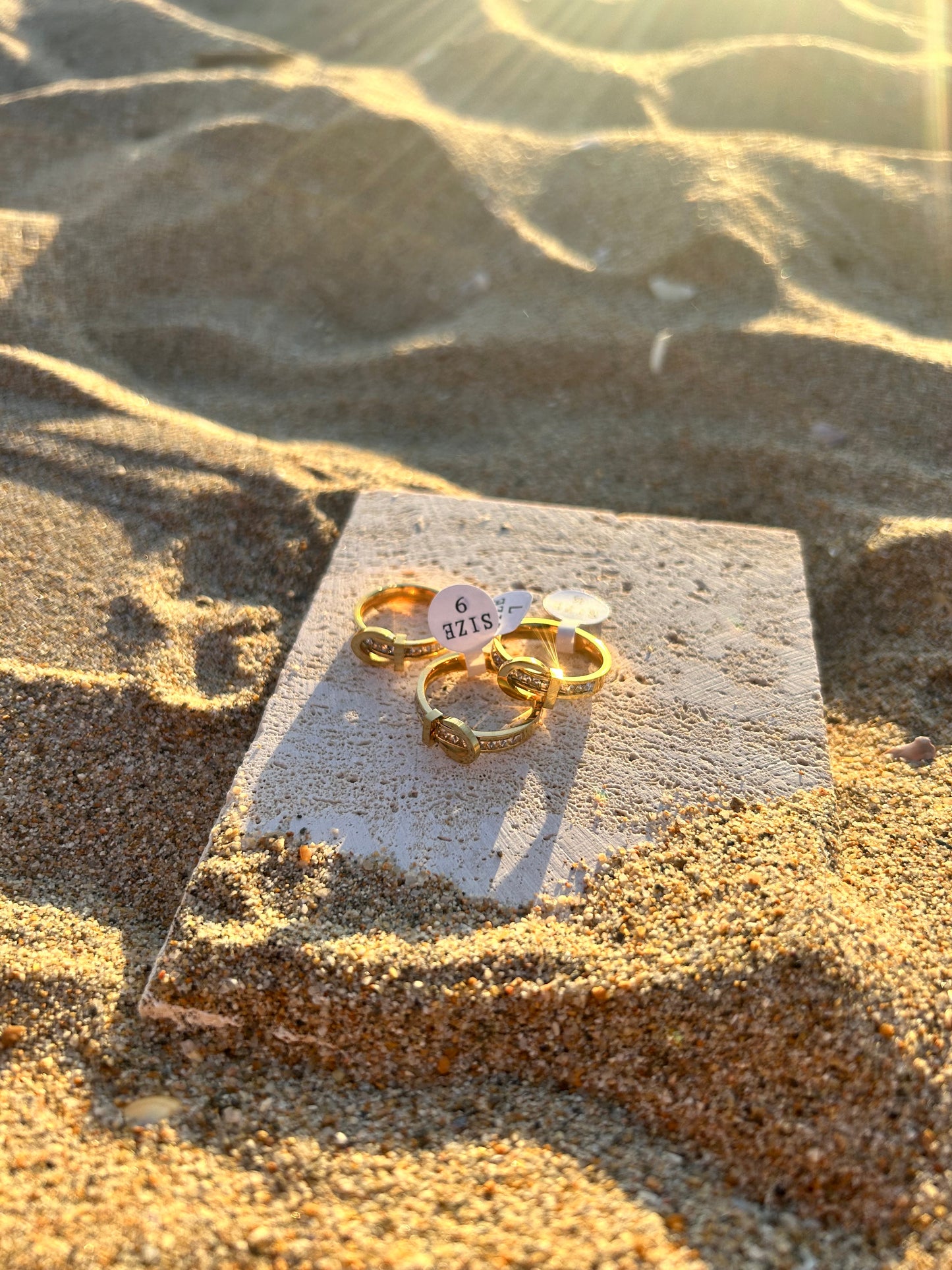 Amore ring